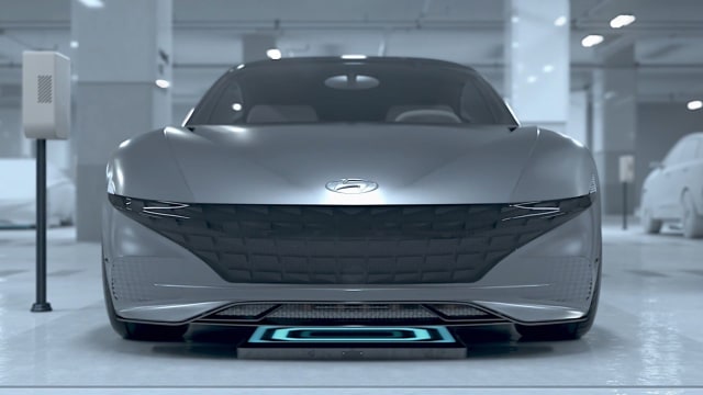 Mobil listrik konsep Hyundai di atas platform pengecasan nirkabel (Foto: dok. Autoevolution)