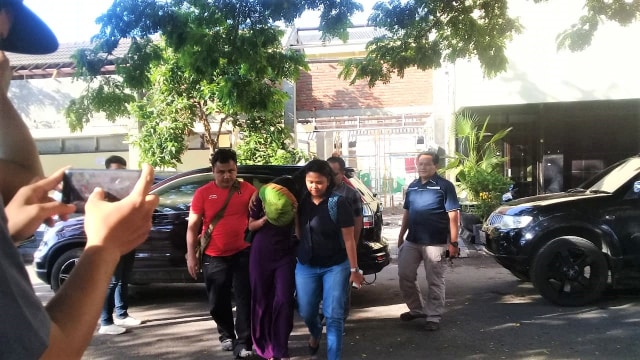 Vanessa Angel saat ditangkap Polda Jatim terkait prostitusi online, di Surabaya. (Foto: Dok. Istimewa)
