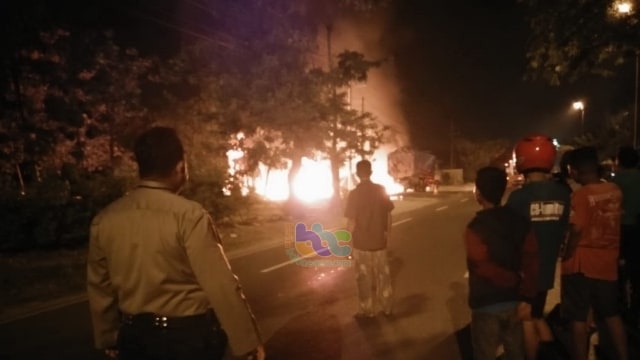 Kebakaran Bengkel di Bojonegoro, 5 Orang Luka-Luka, 1 Truk dan 7 Motor Ludes Terbakar