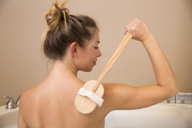 3 Kesalahan Saat Mandi yang Menimbulkan Jerawat Punggung, Hati-hati Babes! (3)