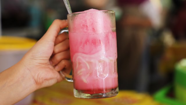 Es Sagwan, kuliner khas Tegal. Foto: Retno Wulandhari Handini/kumparan