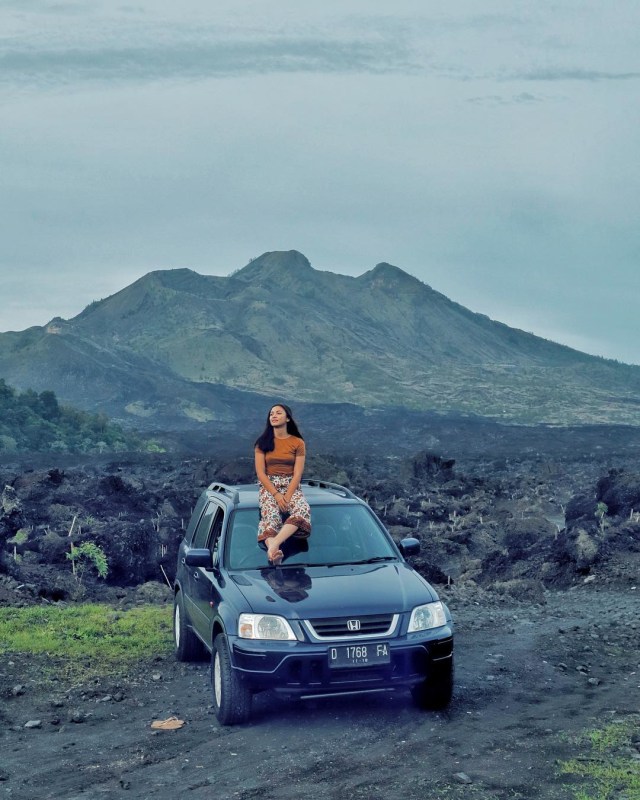 Menikmati sejuknya pagi di Kintamani, Bali (Foto: Instagram/Angela Panari)