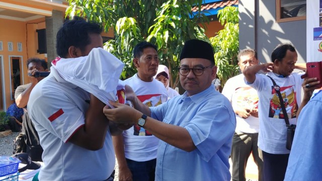 Direktur Materi dan Debat Badan Pemenangan Nasional (BPN) Prabowo-Sandi, Sudirman Said, saat menemui warga di Kabupaten Brebes, Minggu (6/1/2019) di Brebes, Jateng. (Foto: Dok. Tim Pemenangan Prabowo Sandi)