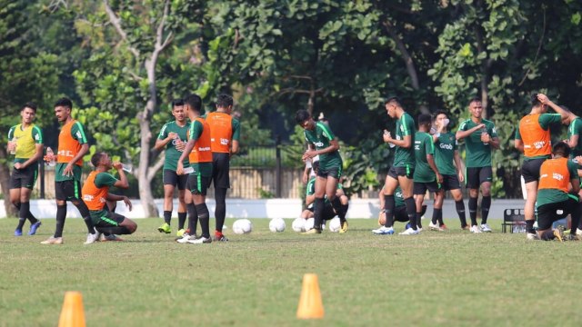Timnas U-22 Indonesia menggelar sesi latihan di Lapangan A, SUGBK. (Foto: Alan Kusuma/kumparan)