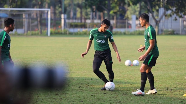 Pemain Timnas U-22 saat melakoni sesi latihan di Lapangan A Komplek Stadion Utama Gelora Bung Karno. (Foto: Alan Kusuma/kumparan)