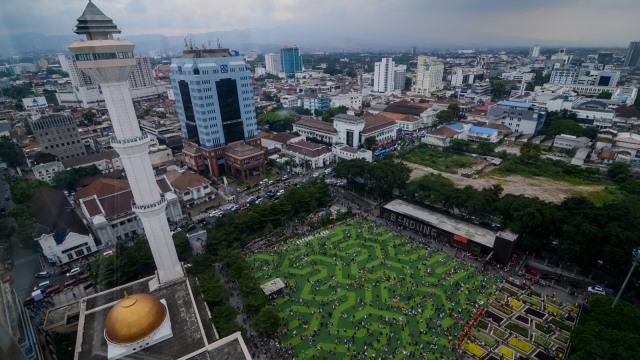 Maklumat Masjid Raya Bandung: Tak Gelar Salat Jumat dan Salat Wajib Berjemaah (299364)