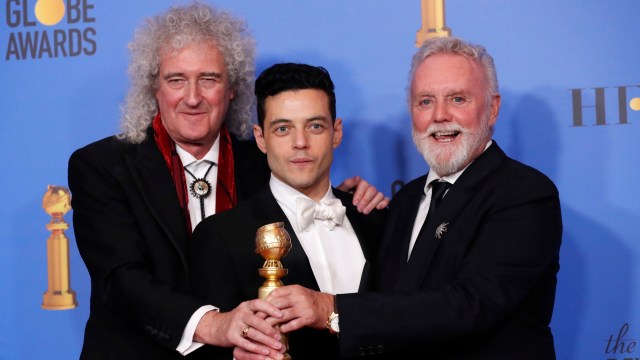 Brian May bersama pemain dan kru film 'Bohemian Rhapsody' di Golden Globes 2019 (Foto: REUTERS/Mario Anzuoni)