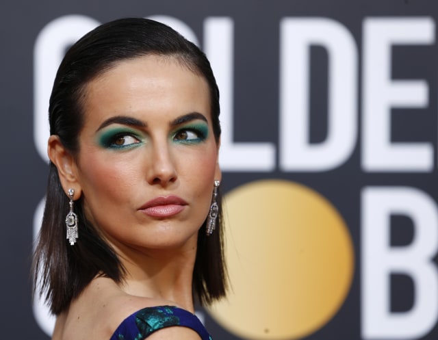 Eyeshadow Hijau Toska membuat Camilla Belle tampak glamor. (Foto: REUTERS/Mike Blake)