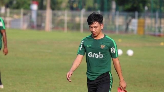 Pemain Timnas U-22 Indonesia, Wahyudi Hamisi, kala melakoni sesi latihan. (Foto: Alan Kusuma/kumparan)