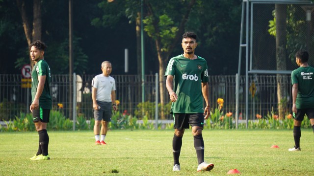 Pemain Timnas U-22 Indonesia, Rifal Lastori, kala melakoni sesi latihan. (Foto: Alan Kusuma/kumparan)