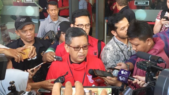 Sekjen PDI Perjuangan Hasto Kristiyanto di DPP PDIP, Senin (7/1). (Foto: Rafyq Panjaitan/kumparan)