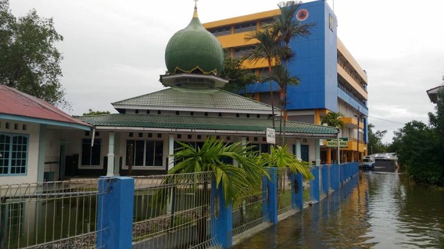 Masjid Nurul Haq di Parupuk Tabing. (Foto: Facebook/Yusufri Hidayat)