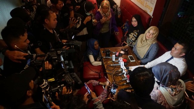 Konferensi pers tentang kasus porstitusi yang menimpa Vanessa Angel di Kalibata City, Jakarta, Senin (7/1/2019). (Foto: Irfan Adi Saputra/kumparan)