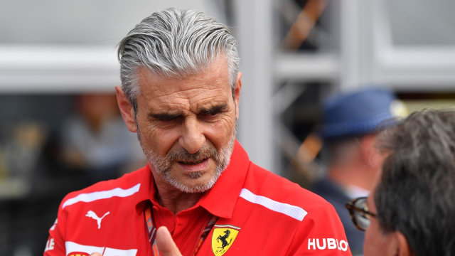 Maurizio Arrivabene saat masih memimpin Scuderia Ferrari. (Foto: AFP/Andrej Isakovic)