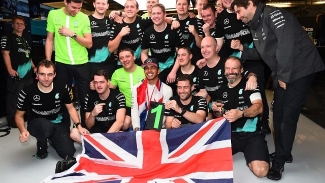 Lewis Hamilton merayakan gelar juara pada tahun 2015 (Foto: Sutton Motorsport Images)