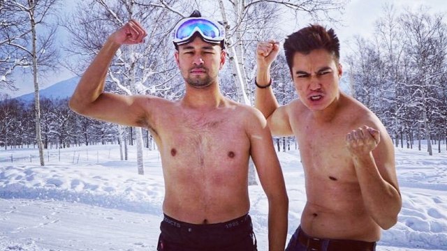 Raffi Ahmad dan Baim Wong lepas baju di tengah dinginnya cuaca ekstrem di Jepang. Foto: instagram/raffinagita1717