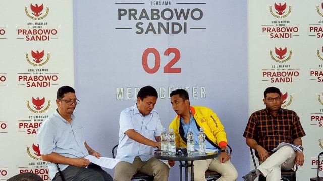 Diskusi BPN Prabowo Sandi jelang persiapan debat pada 17 Januari. (Foto: Fadjar Hadi/kumparan)