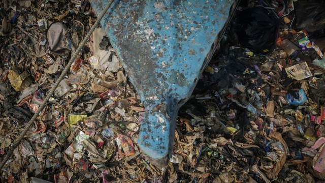 Sampah plastik di Pelabuhan Kaliadem, Muara Angke, Jakarta Utara, Selasa (8/1). (Foto: Jamal Ramadhan/kumparan)