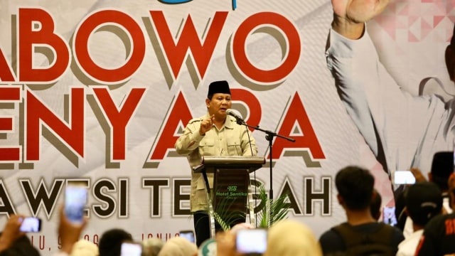 Capres nomor urut 02 Prabowo Subianto dalam acara Temu Kader, Simpatisan dan Relawan
