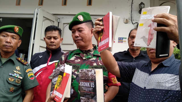 TNI dan Kejaksaan di Padang Sita 6 Buku yang Dianggap Berisi Komunisme