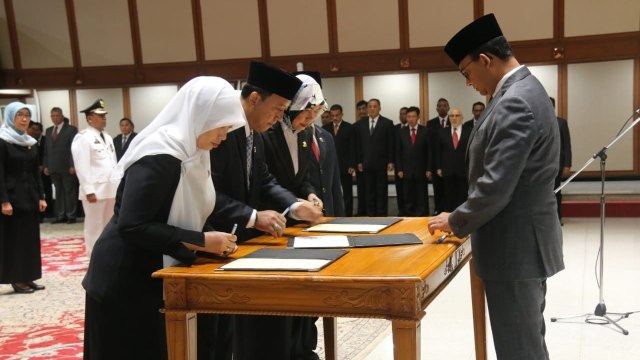 Gubernur DKI Jakarta Anies Baswedan melantik sejumlah pejabat di Balai Kota, Jakarta, Rabu (9/1). (Foto: Dok: Pemprov DKI)