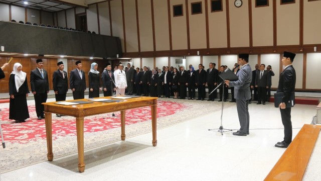 Gubernur DKI Jakarta Anies Baswedan melantik sejumlah pejabat di Balai Kota, Jakarta, Rabu (9/1). (Foto: Dok: Pemprov DKI)