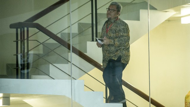 Mantan Gubernur Jawa Barat Ahmad Heryawan di gedung KPK. Foto: ANTARA FOTO/Aprillio Akbar