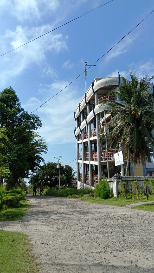 Gedung pelindung dari tsunami di Kelurahan Teluk Sepang, Bengkulu.  (Foto: DOK: Kumparan)