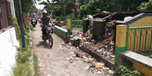 Warga di Pamekasan Keluhkan Tempat Sampah Tak Terurus