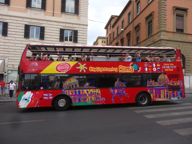 Bus Wisata di Roma (Foto: Wikimedia Commons)