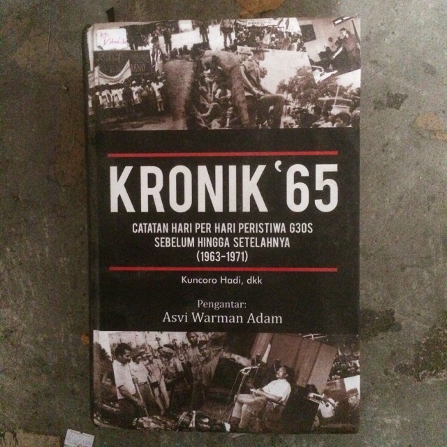 Buku yang dianggap berisi komunisme. (Foto: Instagram/@solusi_bookstore)