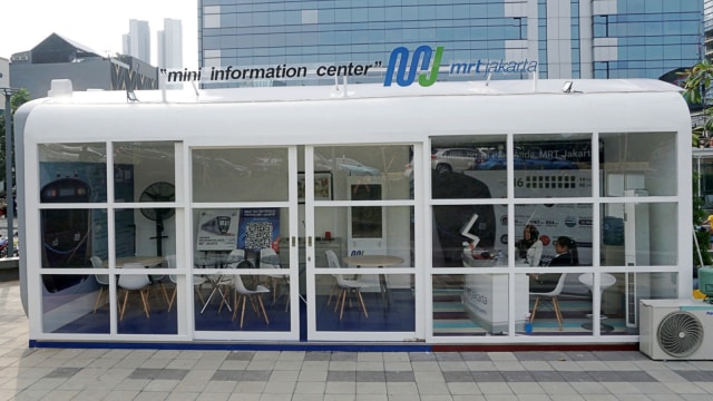 Ruangan Mini Information Center yang menyerupai kereta MRT. (Foto: Jamal Ramadhan/kumparan)