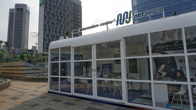 Ruangan Mini Information Center yang menyerupai kereta MRT. (Foto: Jamal Ramadhan/kumparan)