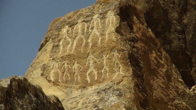 Lukisan Purba di Gobustan (Foto: Dok: Wikimedia Commons)