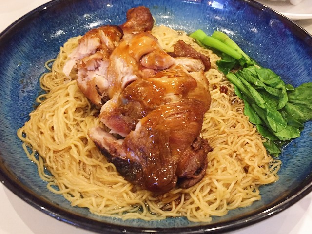 Crispy chicken braised noodle (Foto: Safira Maharani/ kumparan)