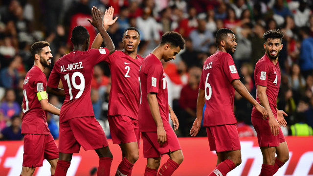 Pemain-pemain Timnas Qatar rayakan kemenangan atas Timnas Lebanon. (Foto: Giuseppe CACACE / AFP)