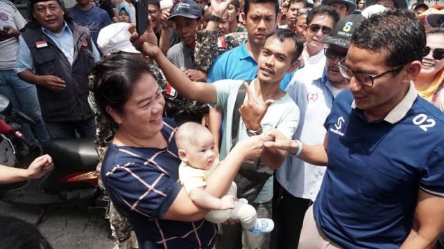 Sandiaga Uno saat berada di Kelurahan Tambora. (Foto: Jamal Ramadhan/kumparan)