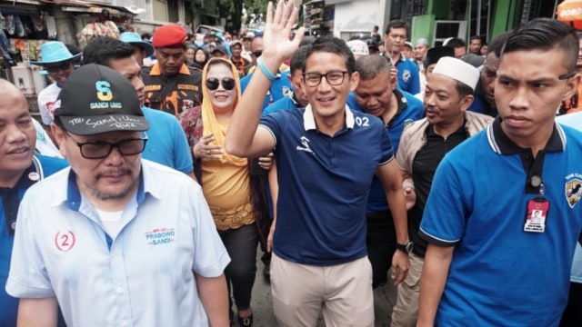 Sandiaga Uno saat berada di Kelurahan Tambora. (Foto: Jamal Ramadhan/kumparan)