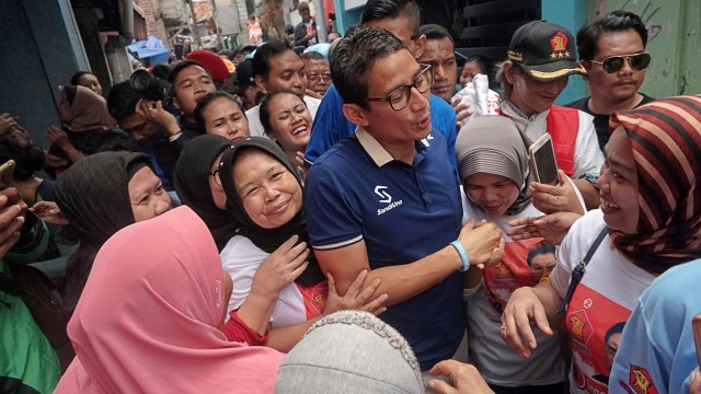 Sandiaga Uno saat berada di Kelurahan Tambora. (Foto: Jamal Ramadhan/kumparan)