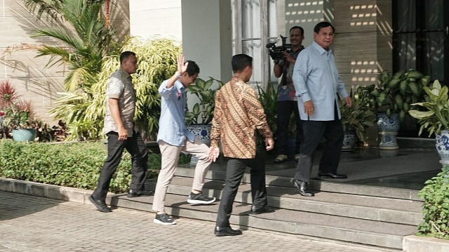 Pasangan Capres-Cawapres No. 2 Prabowo Subianto dan Sandiaga Uno tiba di Kediaman SBY di Mega Kuningan, Kamis (10/1). (Foto: Jamal Ramadhan/kumparan)