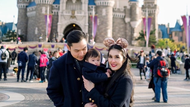 Sandra Dewi liburan ke Jepang bersama keluarga. (Foto: Instagram @sandradewi88)