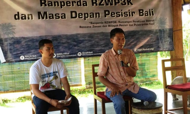 Diskusi RZWP3K mengkritisi dampak lingkungan sejumlah proyek besar di Bali , Kamis (10/1)- kanalbali/RFH