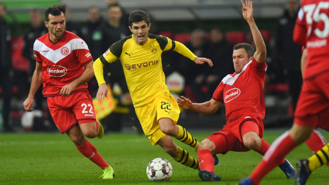 Pulisic beraksi dalam pertandingan Dortmund vs Duesseldorf. (Foto: AFP/Patrik Stollarz)