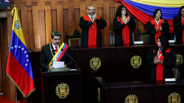 Presiden Venezuela Nicolas Maduro berbicara usai disumpah pada saat upacara pelantikan presiden di Caracas, Venezuela. (Foto: REUTERS / Carlos Garcia Rawlins)