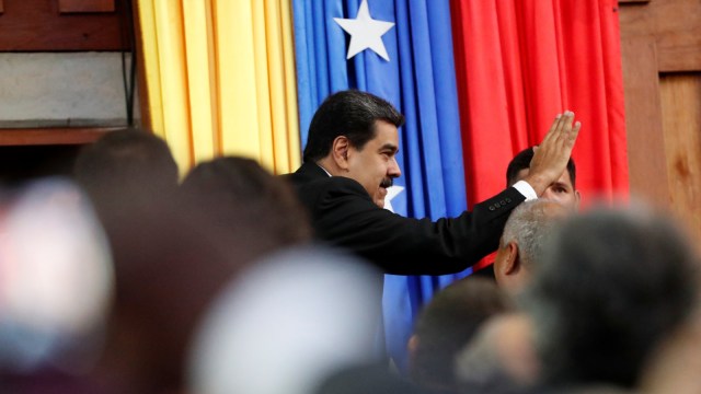 Presiden Venezuela Nicolas Maduro berbicara usai disumpah pada saat upacara pelantikan presiden di Caracas, Venezuela. (Foto: REUTERS / Carlos Garcia Rawlins)
