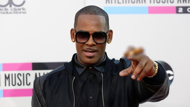 R. Kelly saat menghadiri American Music Awards di Los Angeles. (Foto: REUTERS/Mario Anzuoni)