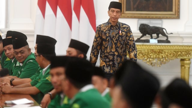 Presiden Joko Widodo menghadiri pertemuan dengan Pimpinan Pusat dan Ketua Pimpinan Wilayah Gerakan Pemuda (GP) Ansor se-Indonesia. (Foto: ANTARA FOTO/Akbar Nugroho Gumay)