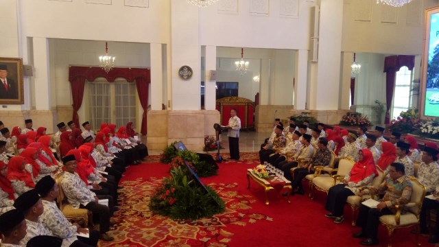 Silaturahmi Persatuan Guru Seluruh Indonesia bersama Presiden Jokowi di Istana Merdeka. (Foto: Fahrian Saleh/kumparan)