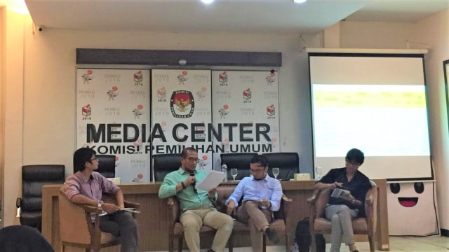 Komisioner KPU, Hasyim Asyari dalam acara diskusi 'Sindikasi Demokrasi' di Media Centre KPU, Jumat (11/1). (Foto: Rafyq Alkandy Ahmad Panjaitan/kumparan)