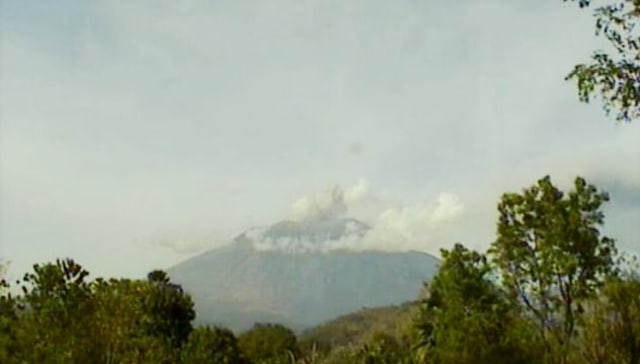 Gunung Agung Erupsi Lagi, Status Masih Siaga III